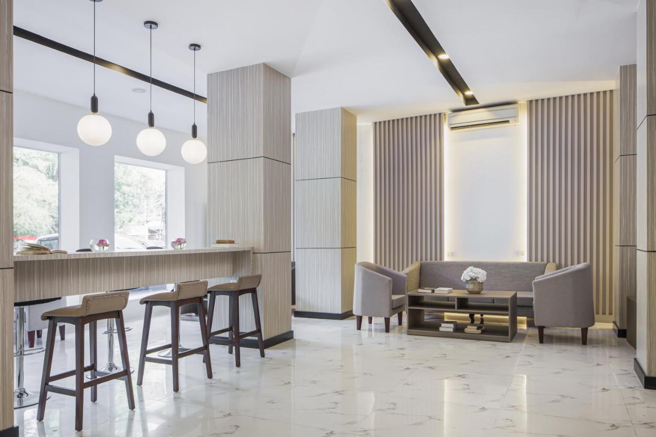 Altos Hotel Phnom-Penh Buitenkant foto