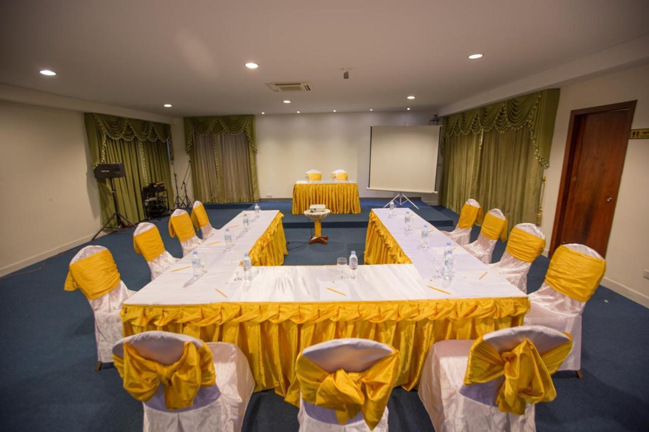 Altos Hotel Phnom-Penh Buitenkant foto