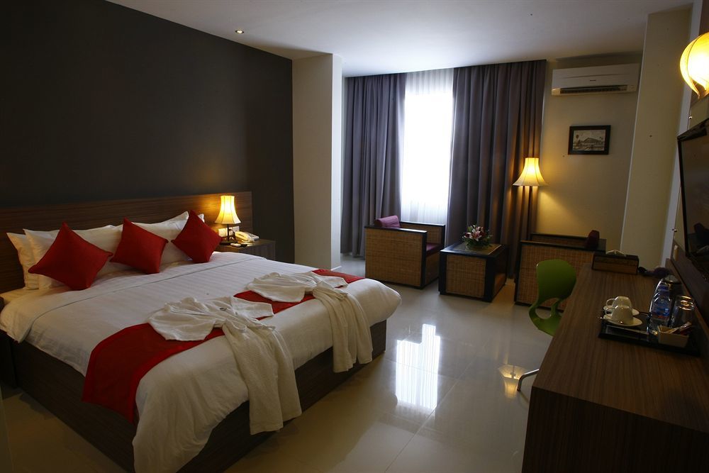 Altos Hotel Phnom-Penh Buitenkant foto