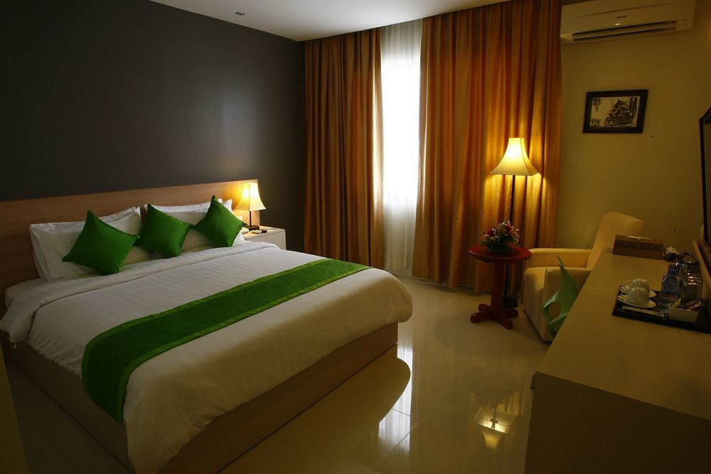 Altos Hotel Phnom-Penh Buitenkant foto