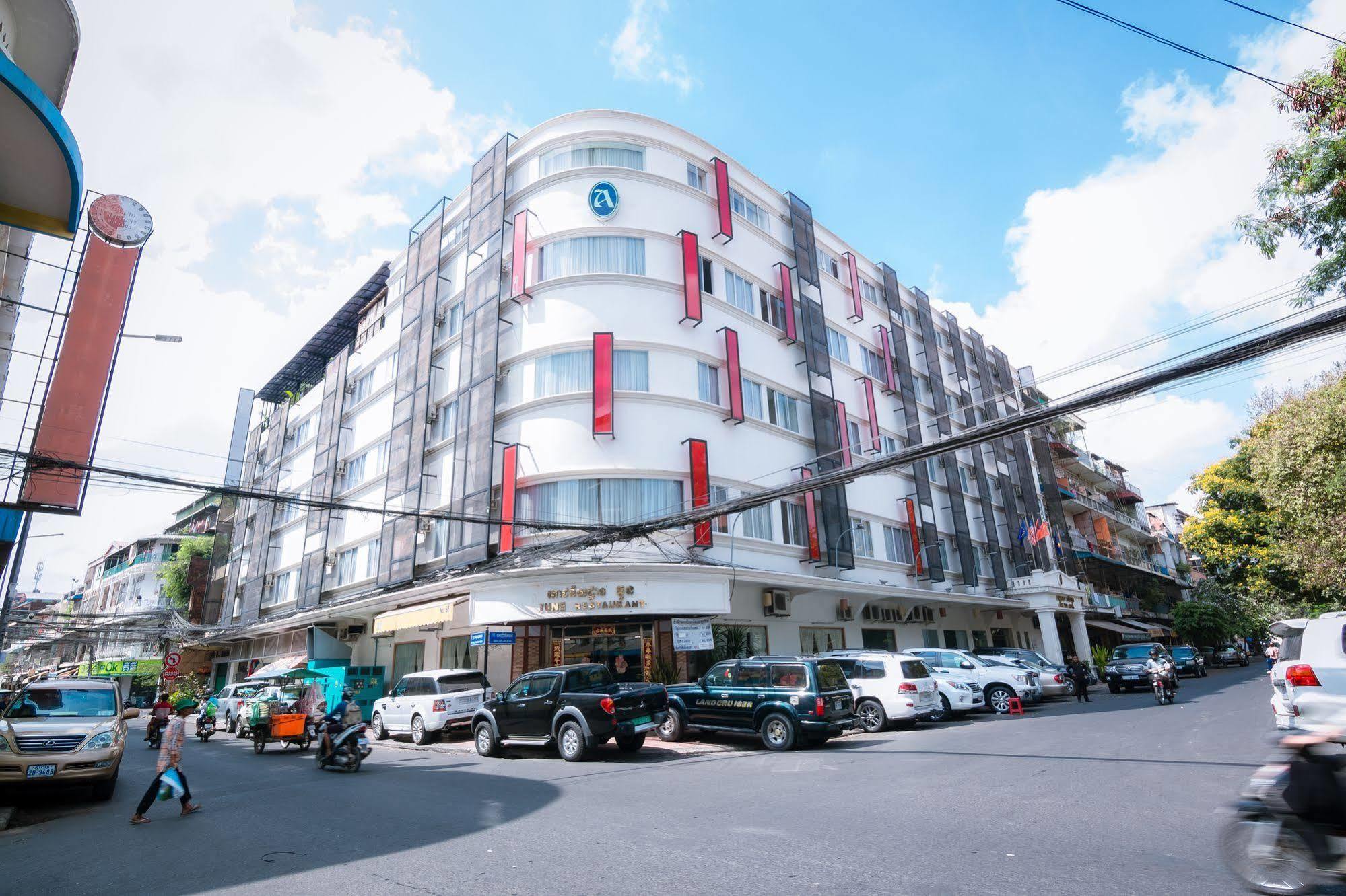 Altos Hotel Phnom-Penh Buitenkant foto