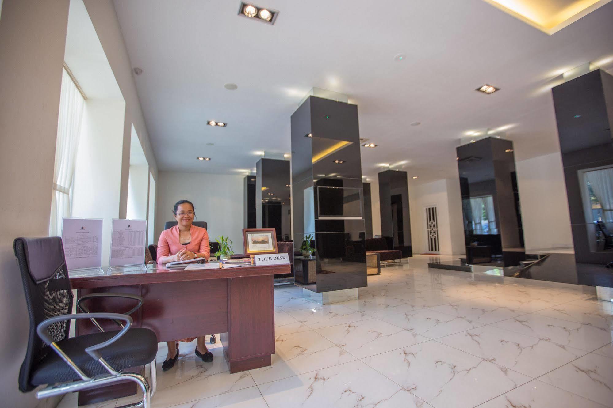 Altos Hotel Phnom-Penh Buitenkant foto