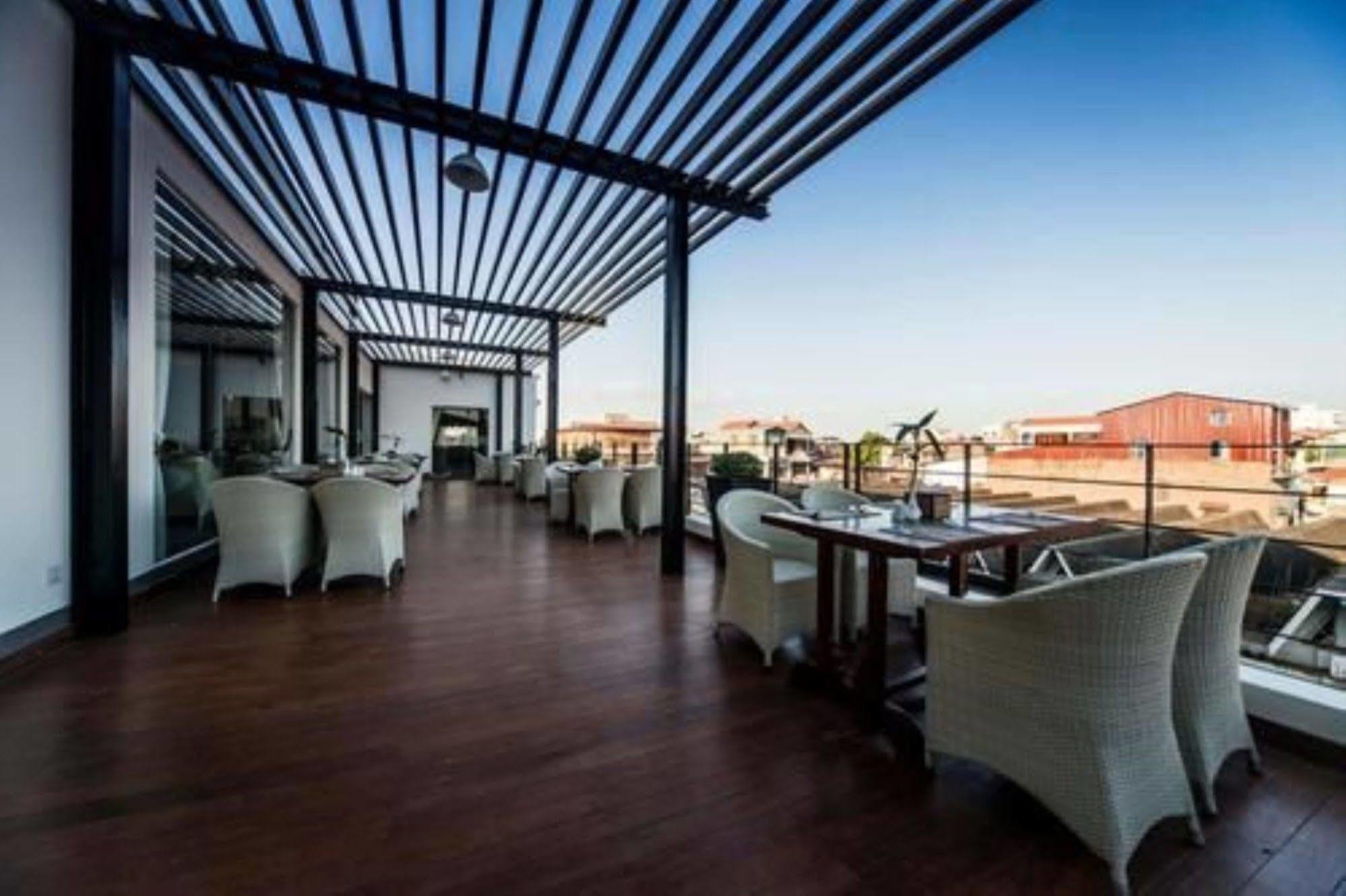 Altos Hotel Phnom-Penh Buitenkant foto