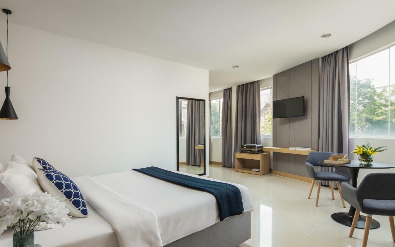 Altos Hotel Phnom-Penh Buitenkant foto