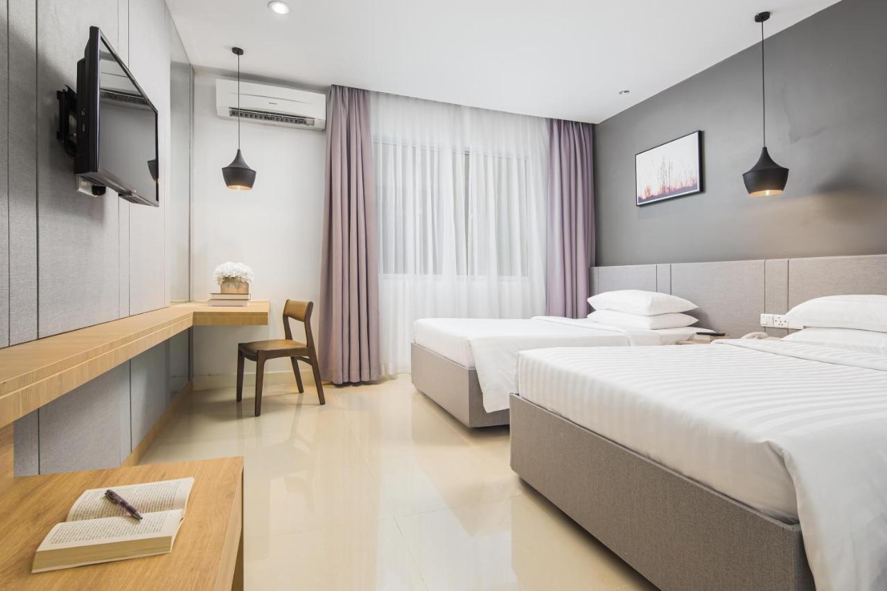Altos Hotel Phnom-Penh Buitenkant foto